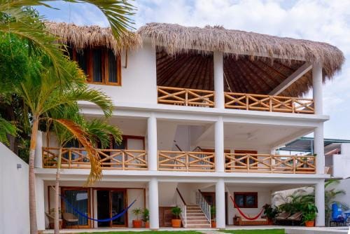 Casa Victoria Puerto Escondido Beach Hotel in Brisas de Zicatela