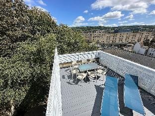 Central Maisonette with Roof Terrace Hotel in Bath