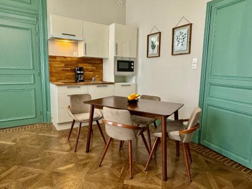 Les Suites de l'Enclos - L'Enclos de l'Eveche Hotel in Hauts-de-France