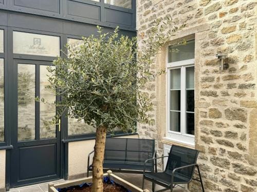 Les Suites de l'Enclos - L'Enclos de l'Eveche Hotel in Hauts-de-France