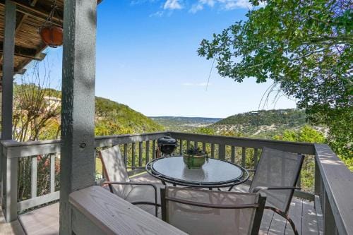 White Buffalo - Room with a View Hotel in Wimberley