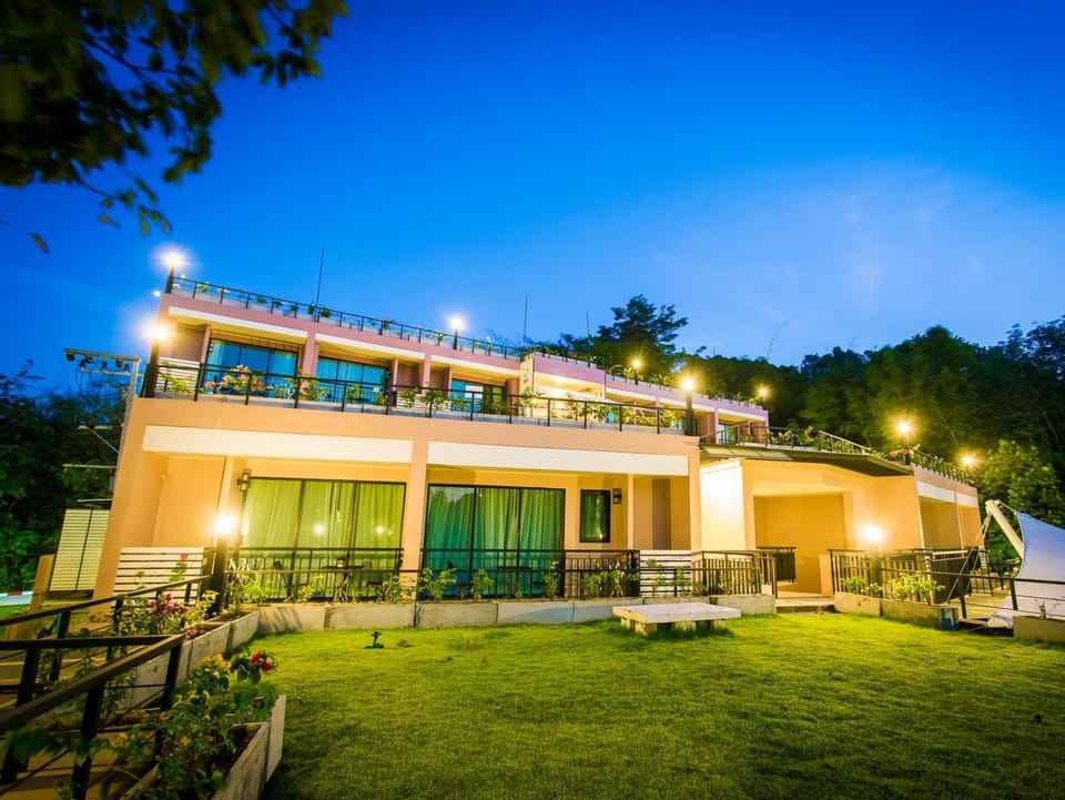 Hotel on Hilltop Resort in Kathu