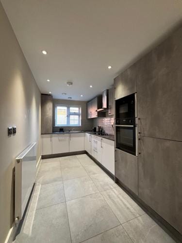 Modern Apartment - BHX NEC - Free Secure Gated Parking Hotel in Shirley