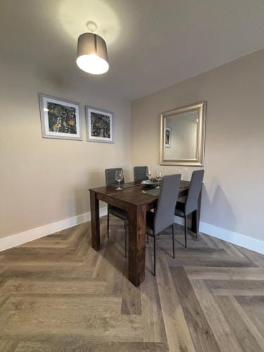 Modern Apartment - BHX NEC - Free Secure Gated Parking Hotel in Shirley