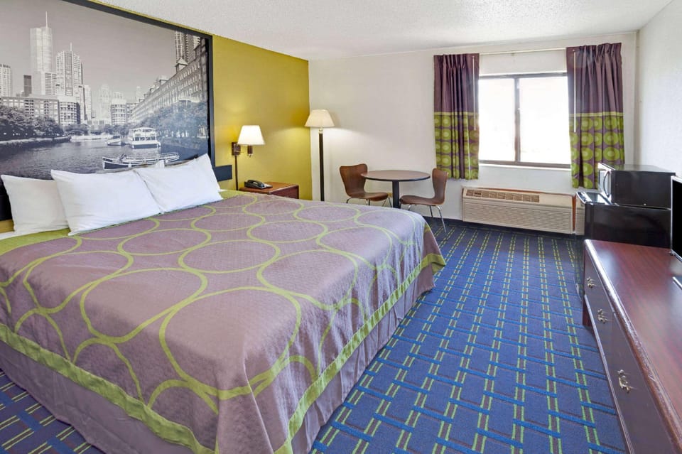 Super 8 by Wyndham Monee Hotel in Illinois