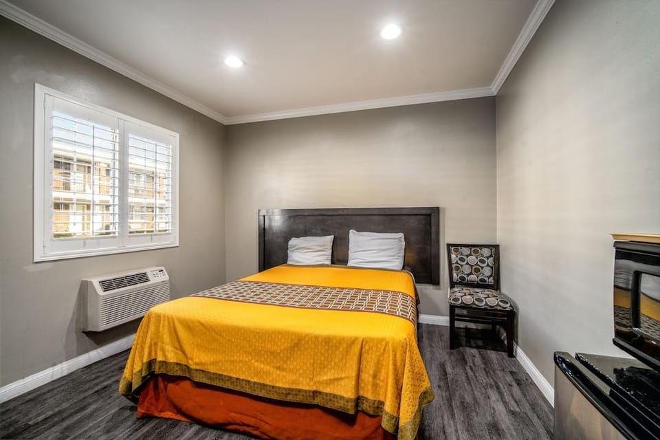 Regency Inn & Suites Hotel in Downey