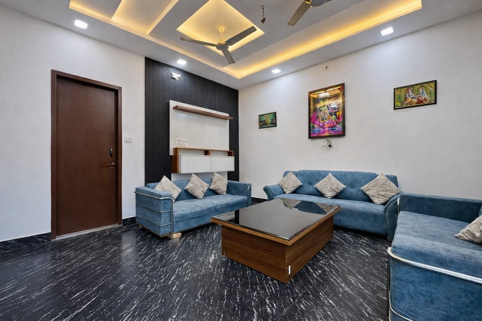 Shared lounge/TV area