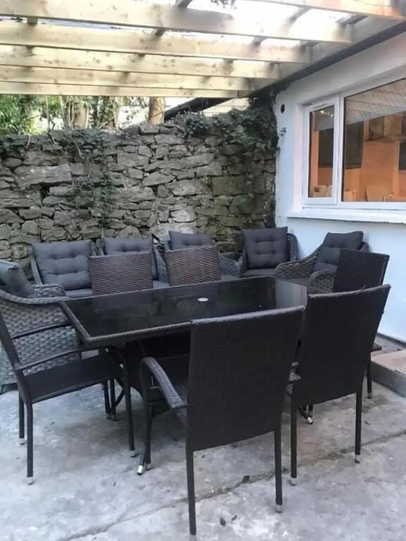 6 Eyre Square Lane Hotel in Galway