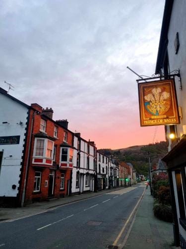 Prince of wales pub and accommodation Inn in Llangollen