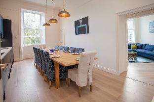 Stunning Central Bath Townhouse off Pulteney Bridge Hotel in Bath