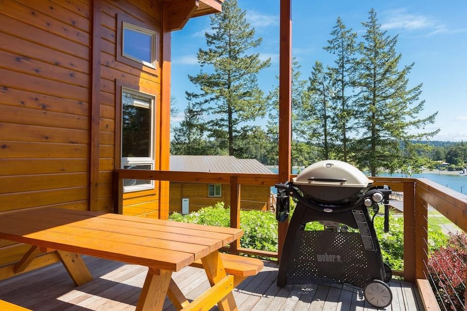 Snug Harbor Resort Hotel in San Juan Island