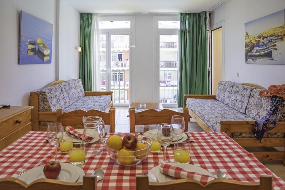 Apartaments Comte d Empuries Hotel in Alt Empordà