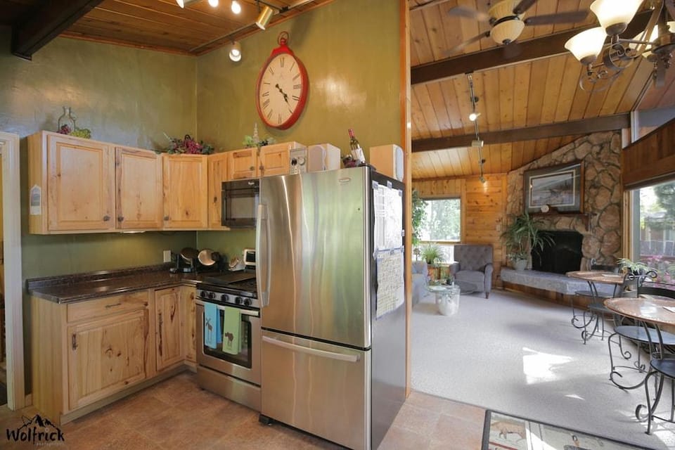 Jewel Lake Bed and Breakfast Hotel in Anchorage