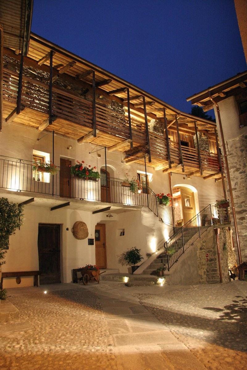 Ostello del Castello Tirano Hotel in Province of Brescia