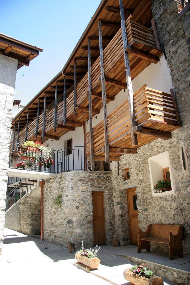 Ostello del Castello Tirano Hotel in Province of Brescia