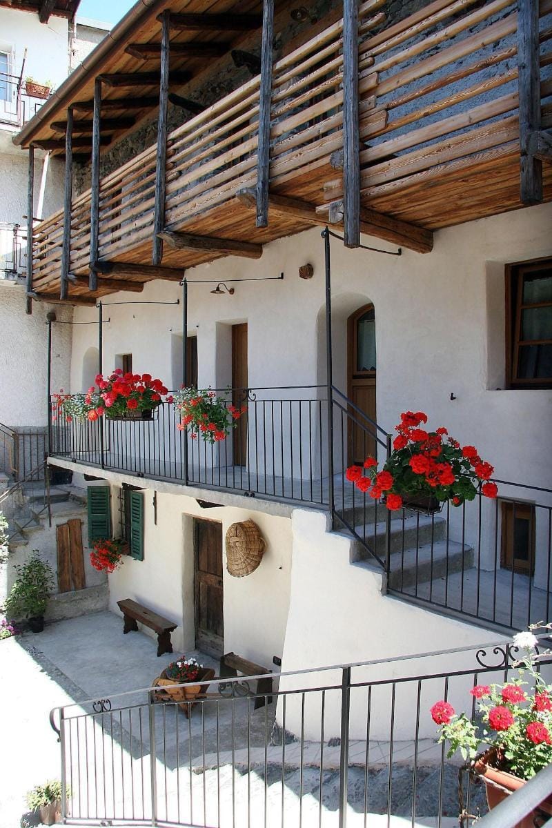 Ostello del Castello Tirano Hotel in Province of Brescia
