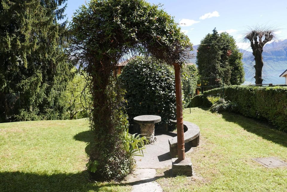 SANTANGELA Hostel & Rooms Hotel in Menaggio