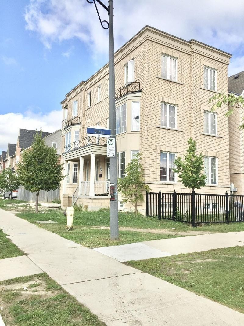 Quiet Room Around York University Subway Hotel in Vaughan