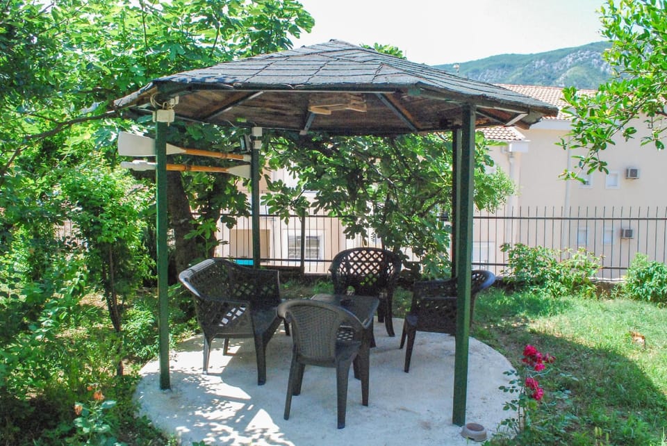 Apartments Tea Kotor Hotel in Dobrota