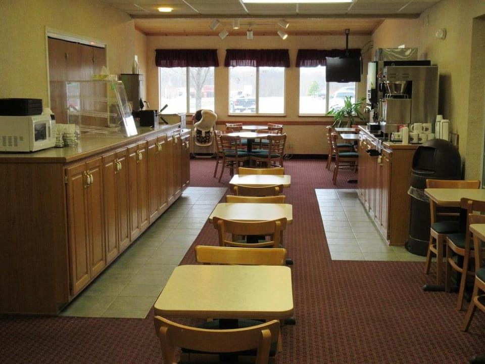 Parkfield Inn Hotel in Ozark Mountains