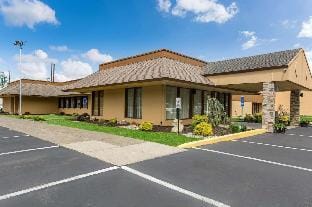Pocono Inn & Banquet Hotel in Pocono Mountains