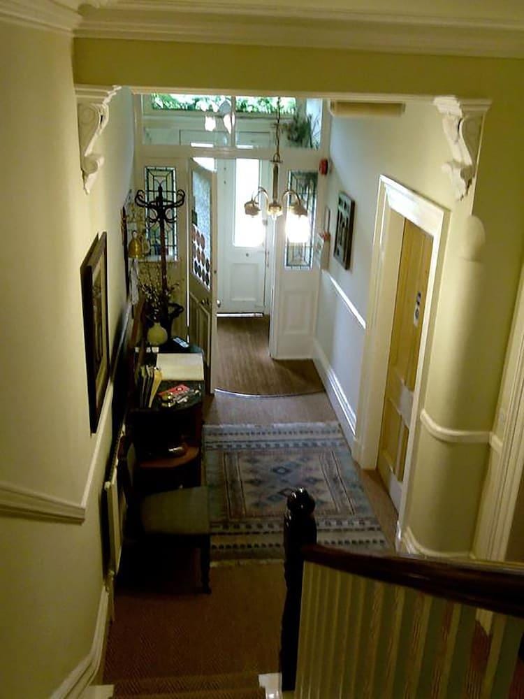 OYO Cornerstone Manor Hotel Hotel in England