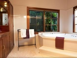 Cable Station Accommodation Hotel in Tasmania