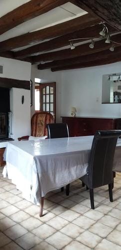 1 a 2 Chambres chez Valerie Gouffe Hotel in Centre-Val de Loire
