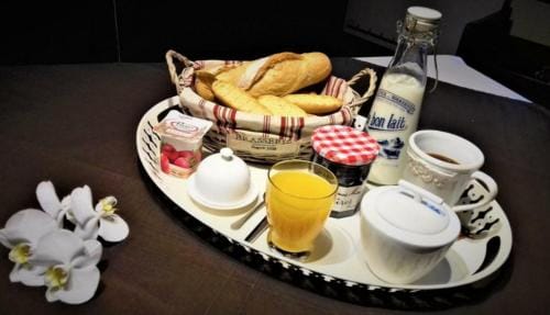 1 a 2 Chambres chez Valerie Gouffe Hotel in Centre-Val de Loire