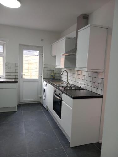 JosteeStay Apartments -Rooms Hotel in Barking
