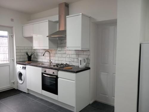JosteeStay Apartments -Rooms Hotel in Barking
