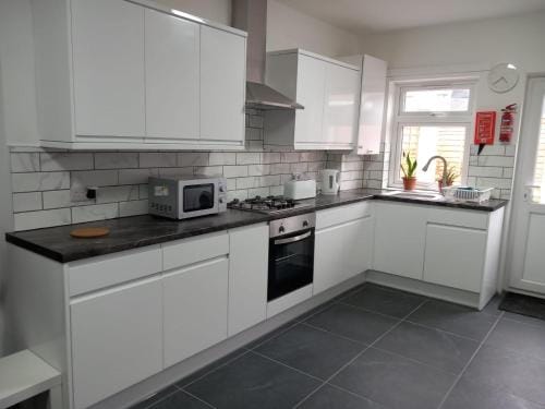 JosteeStay Apartments -Rooms Hotel in Barking