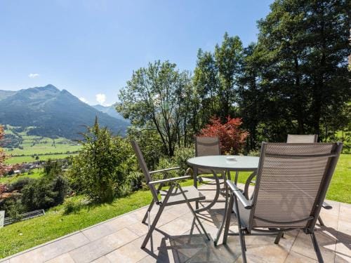 Apartment in Kaprun near Ski Slopes Hotel in Piesendorf