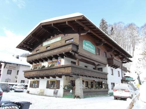 Studio in Saalbach near Ski Slopes Hotel in Salzburgerland