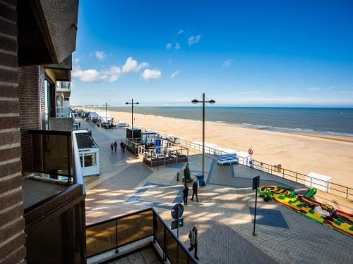 Charming apartment with sea view Hotel in Middelkerke
