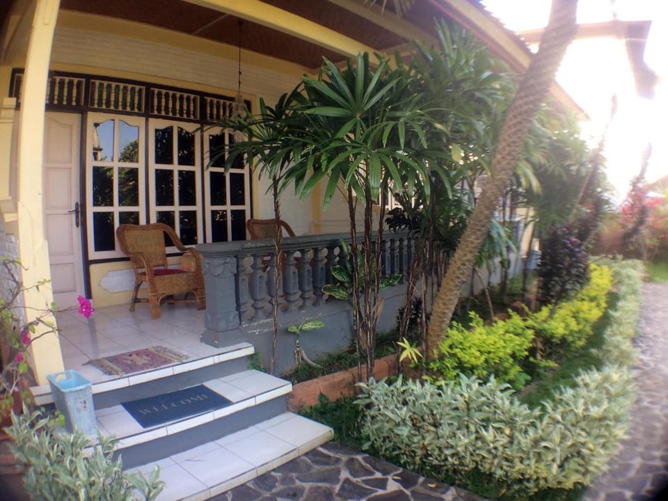 Taman Lilys Hotel Inn in Buleleng