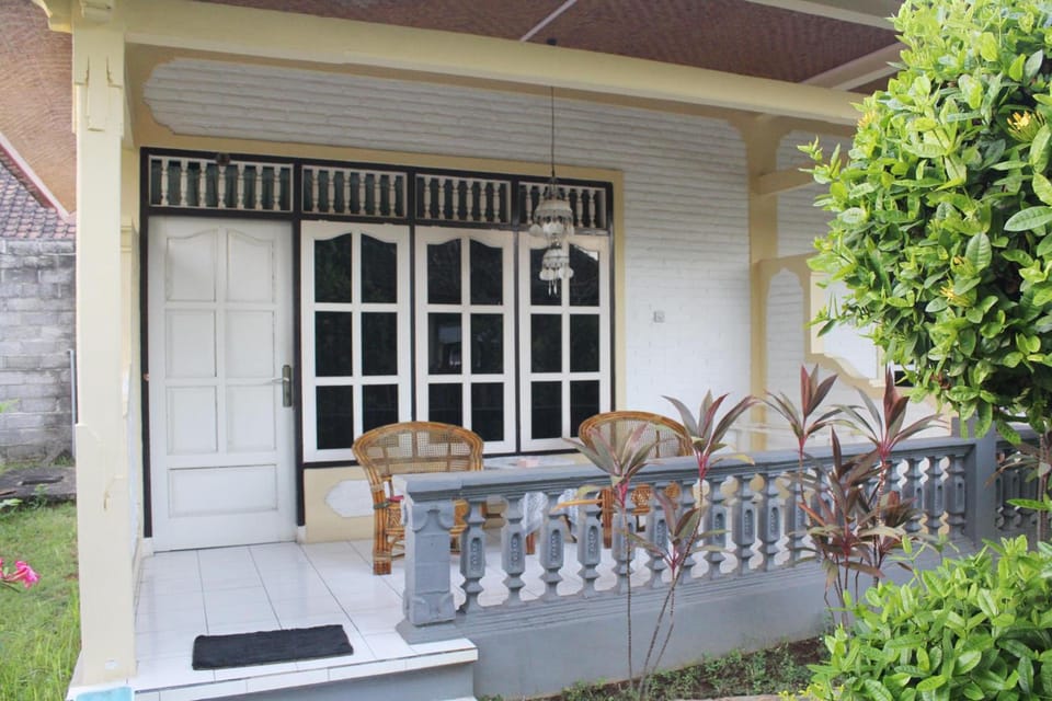 Taman Lilys Hotel Inn in Buleleng