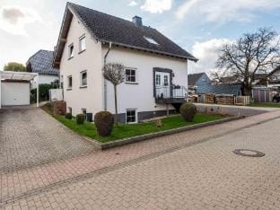 Tranquil Getaway in Scenic Roes Hotel in Cochem-Zell
