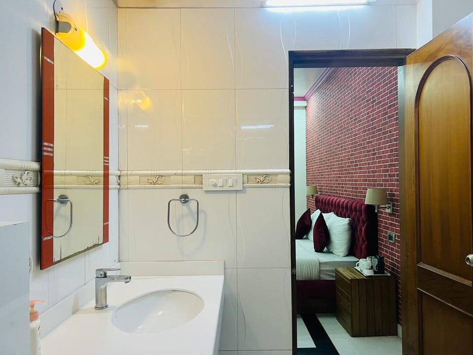 Awadh Inn Hotel in Lucknow