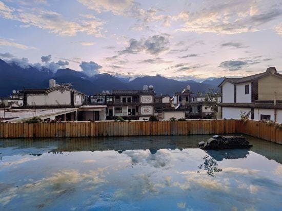 Cloud and river view Garden Hotel in China