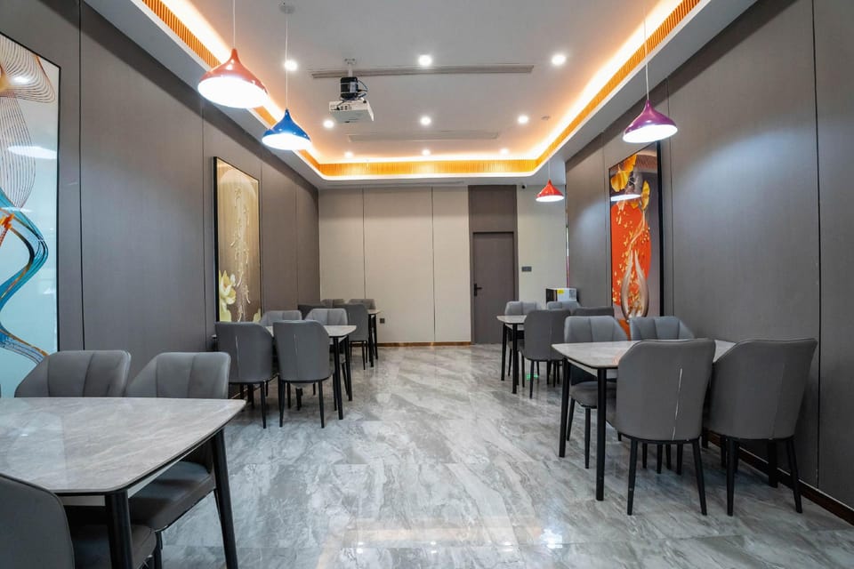 Home Inn Huaxuan Collection Hotel (Nanjing Agricultural University Shengtai Jiayuan Branch) Hotel in Nanjing