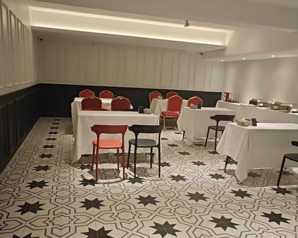 ALBERT HOTEL Hotel in China