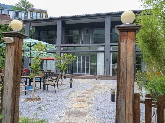 Oak red homestay Hotel in Tianjin