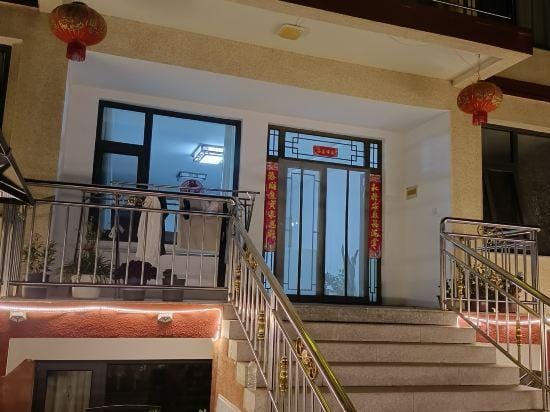 Backing Mountain Garden Farmhouse Hotel in Beijing