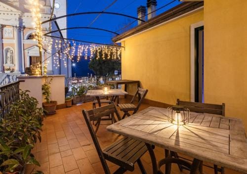 Camera tra le Cinque Terre, Camogli e Portofino. Vista valle e scorcio mare all'orizzonte Hotel in Liguria