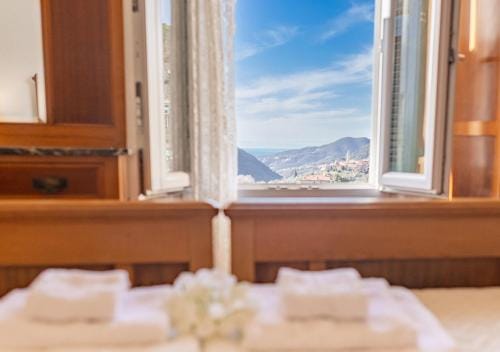 Camera tra le Cinque Terre, Camogli e Portofino. Vista valle e scorcio mare all'orizzonte Hotel in Liguria