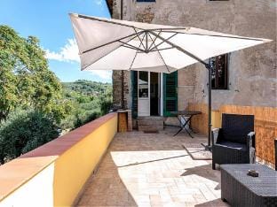 Luxury Retreat Montevettolini Hotel in Emilia-Romagna