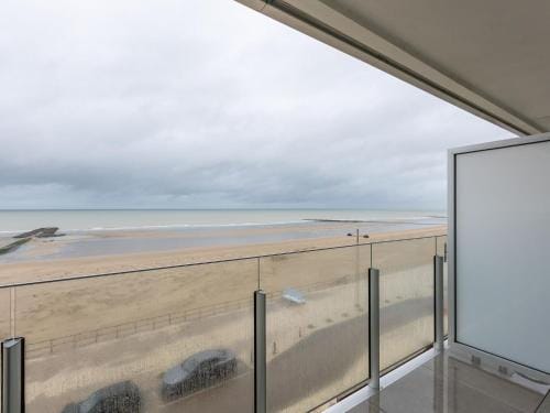 Apartment with a beautiful terrace and sea view Hotel in Middelkerke