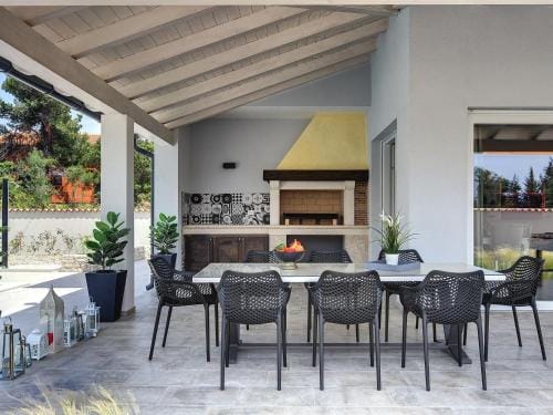 Modern Villa with Pool in Premantura Hotel in Premantura
