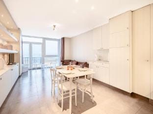 Apartment on the Coast with Beach Access Hotel in Koksijde